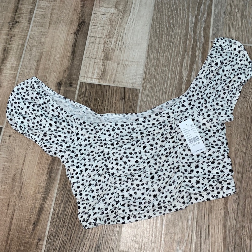 PacSun M crop tee